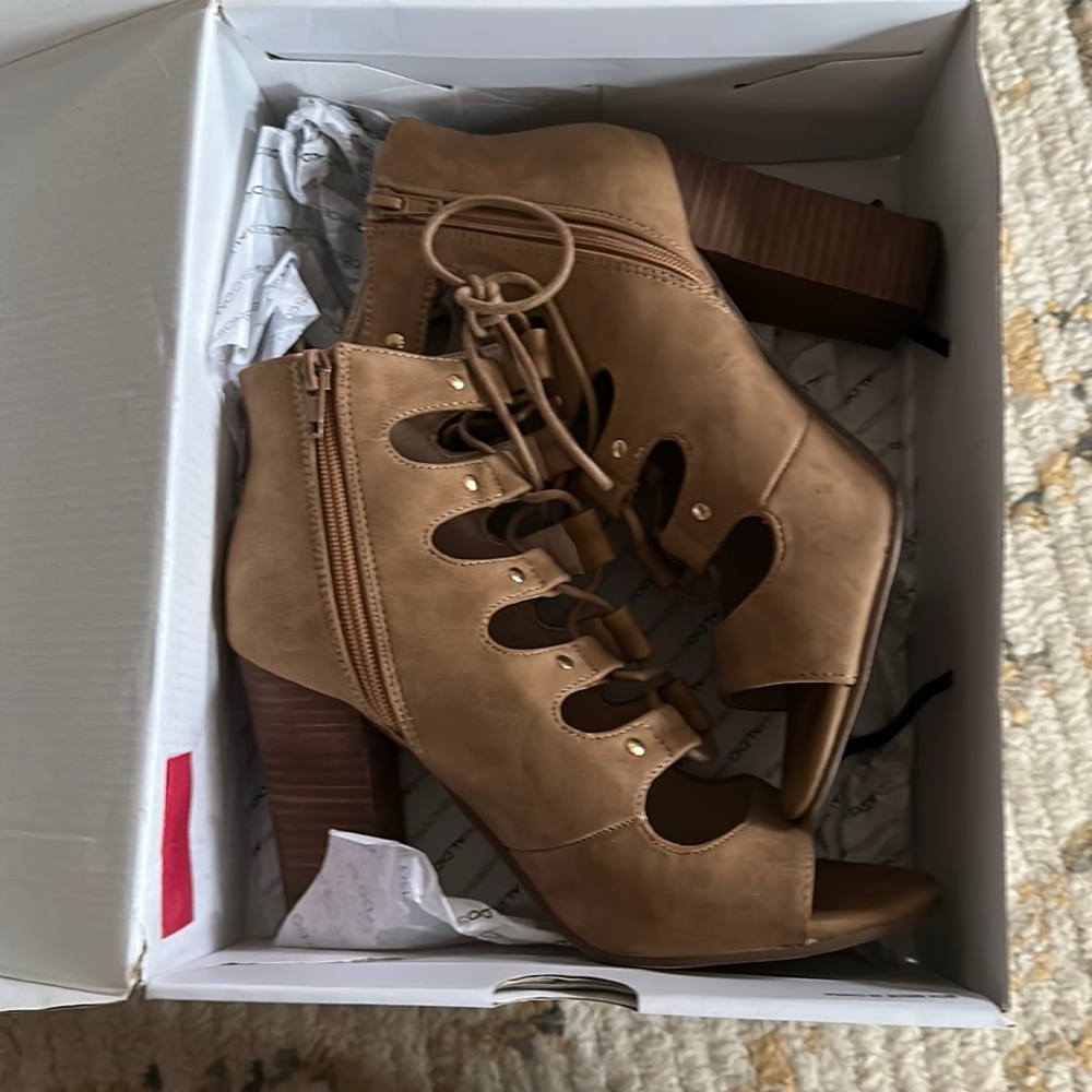 Aldo tan Chunky heels